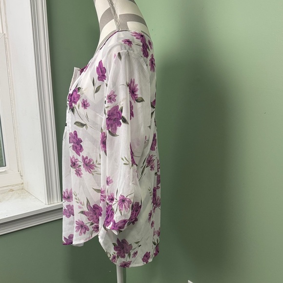 Torrid Purple and White Floral Blouse size 1 - Picture 4 of 7